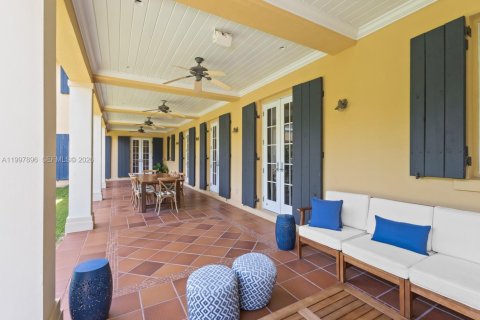 House in Key Biscayne, Florida 5 bedrooms, 503.62 sq.m. № 2256211 - photo 10