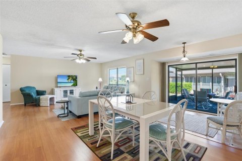 Townhouse in Fort Myers, Florida 2 bedrooms, 111.48 sq.m. № 2100861 - photo 11