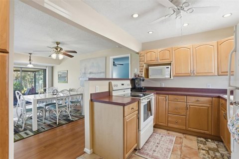 Townhouse in Fort Myers, Florida 2 bedrooms, 111.48 sq.m. № 2100861 - photo 15