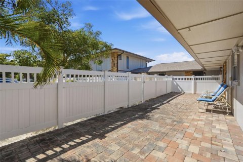 Townhouse in Fort Myers, Florida 2 bedrooms, 111.48 sq.m. № 2100861 - photo 5