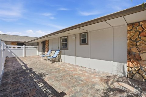 Townhouse in Fort Myers, Florida 2 bedrooms, 111.48 sq.m. № 2100861 - photo 7