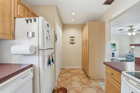 Townhouse in Fort Myers, Florida 2 bedrooms, 111.48 sq.m. № 2100861 - photo 17