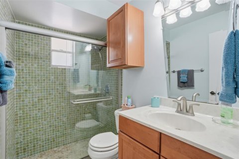 Townhouse in Fort Myers, Florida 2 bedrooms, 111.48 sq.m. № 2100861 - photo 23