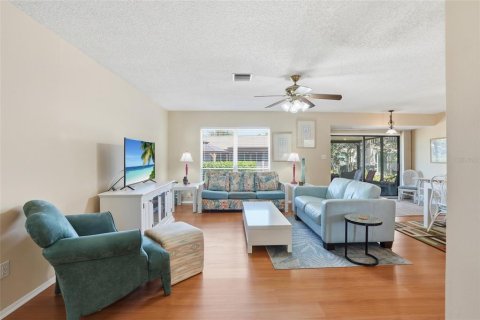 Townhouse in Fort Myers, Florida 2 bedrooms, 111.48 sq.m. № 2100861 - photo 2