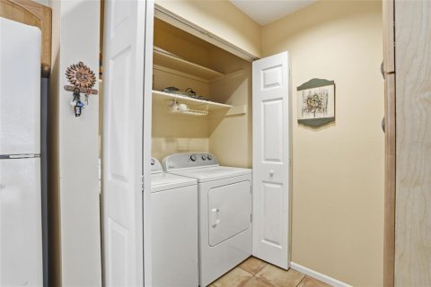 Townhouse in Fort Myers, Florida 2 bedrooms, 111.48 sq.m. № 2100861 - photo 18
