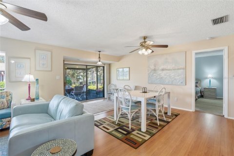 Townhouse in Fort Myers, Florida 2 bedrooms, 111.48 sq.m. № 2100861 - photo 13