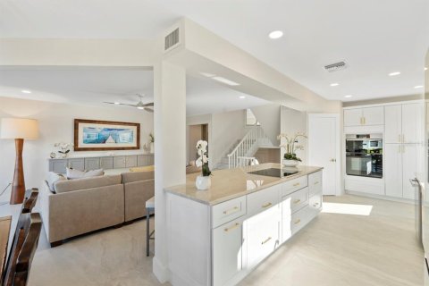 Townhouse in Naples, Florida 3 bedrooms, 199.18 sq.m. № 1521475 - photo 15