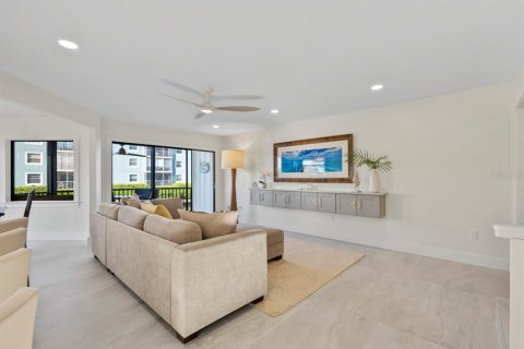 Townhouse in Naples, Florida 3 bedrooms, 199.18 sq.m. № 1521475 - photo 16