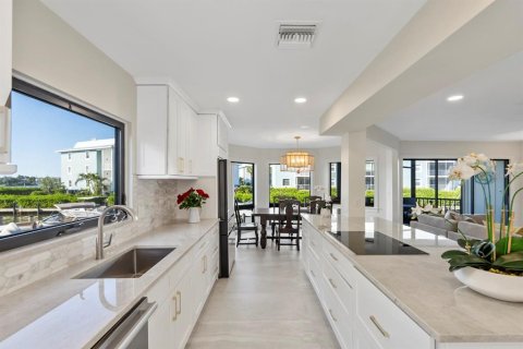 Townhouse in Naples, Florida 3 bedrooms, 199.18 sq.m. № 1521475 - photo 10