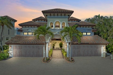 Townhouse in Naples, Florida 3 bedrooms, 199.18 sq.m. № 1521475 - photo 1