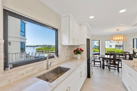 Townhouse in Naples, Florida 3 bedrooms, 199.18 sq.m. № 1521475 - photo 11