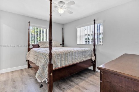 House in Homestead, Florida 4 bedrooms, 162.76 sq.m. № 1887718 - photo 10