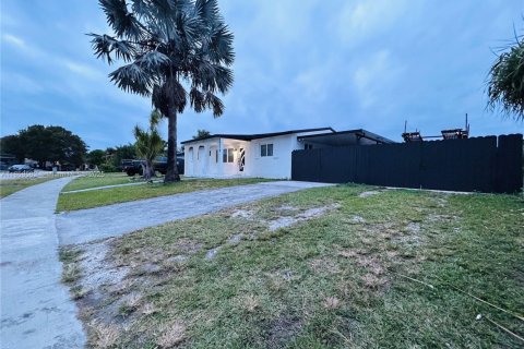 House in Homestead, Florida 4 bedrooms, 162.76 sq.m. № 1887718 - photo 12