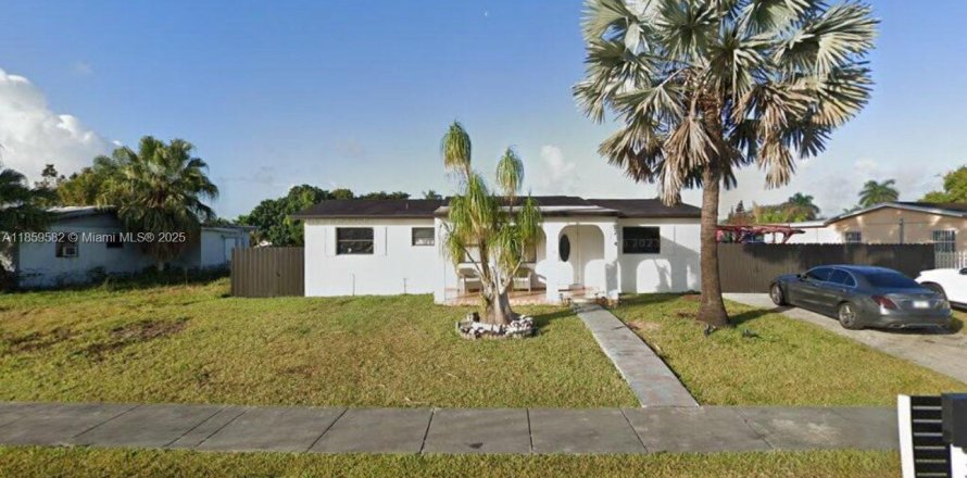 House in Homestead, Florida 4 bedrooms, 162.76 sq.m. № 1887718