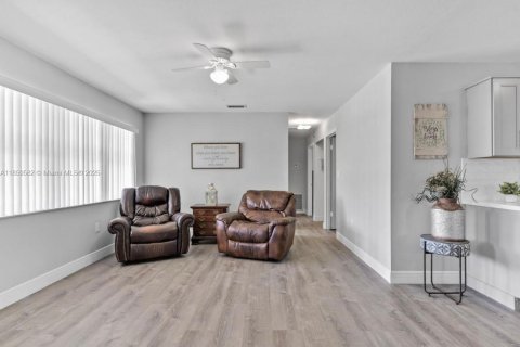 House in Homestead, Florida 4 bedrooms, 162.76 sq.m. № 1887718 - photo 2