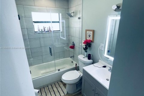 House in Homestead, Florida 4 bedrooms, 162.76 sq.m. № 1887718 - photo 16
