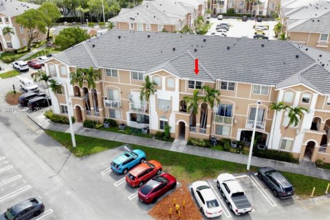 Condo in Hialeah, Florida, 2 bedrooms  № 2086620 - photo 13