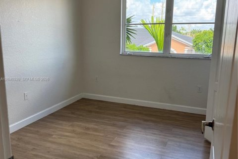 Condo in Hialeah, Florida, 2 bedrooms  № 2086620 - photo 7