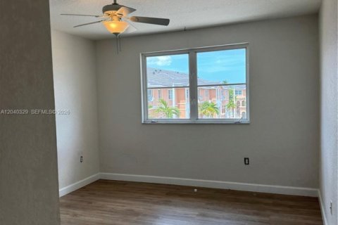 Condo in Hialeah, Florida, 2 bedrooms  № 2086620 - photo 6