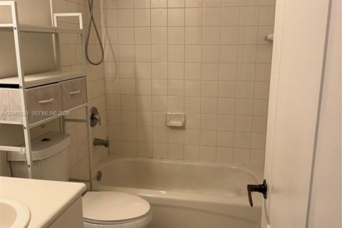 Condo in Hialeah, Florida, 2 bedrooms  № 2086620 - photo 9