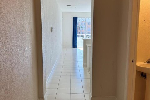 Condo in Hialeah, Florida, 2 bedrooms  № 2086620 - photo 5