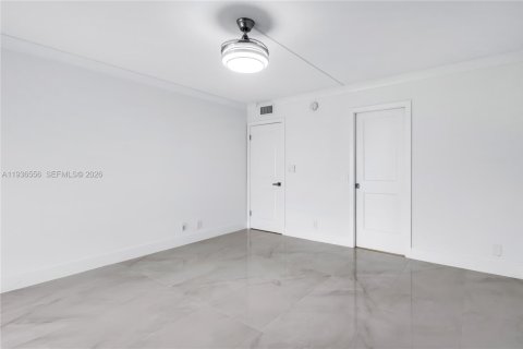 Condo in Coconut Creek, Florida, 2 bedrooms  № 1995450 - photo 16