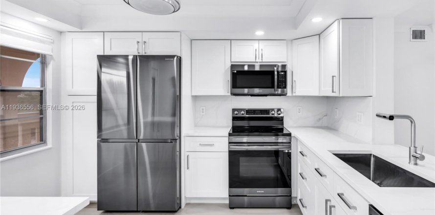 Condo in Coconut Creek, Florida, 2 bedrooms  № 1995450