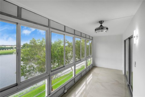 Condo in Coconut Creek, Florida, 2 bedrooms  № 1995450 - photo 10