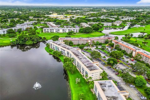 Condo in Coconut Creek, Florida, 2 bedrooms  № 1995450 - photo 25