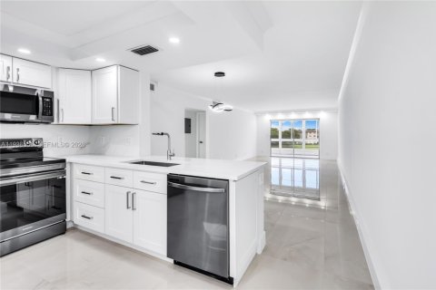 Condo in Coconut Creek, Florida, 2 bedrooms  № 1995450 - photo 3