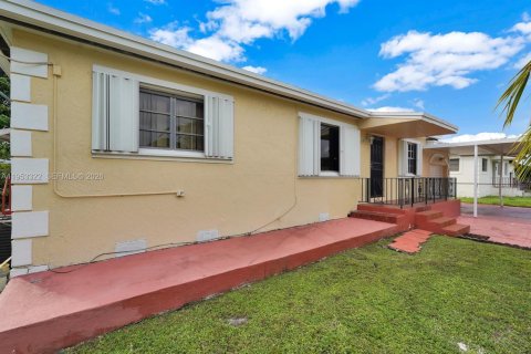 Casa en alquiler en Miami Gardens, Florida, 4 dormitorios, 135.54 m2 № 2009172 - foto 16