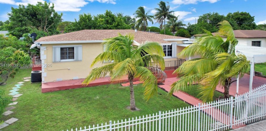 Casa en Miami Gardens, Florida 4 dormitorios, 135.54 m2 № 2009172