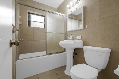 Casa en alquiler en Miami Gardens, Florida, 4 dormitorios, 135.54 m2 № 2009172 - foto 13