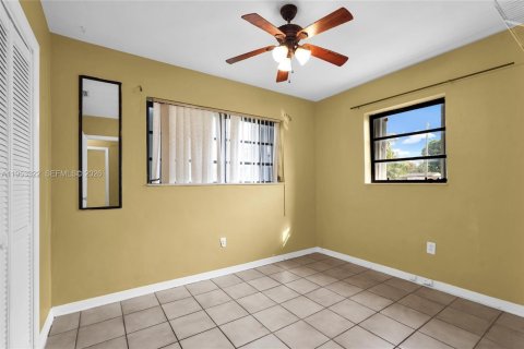 Casa en alquiler en Miami Gardens, Florida, 4 dormitorios, 135.54 m2 № 2009172 - foto 10