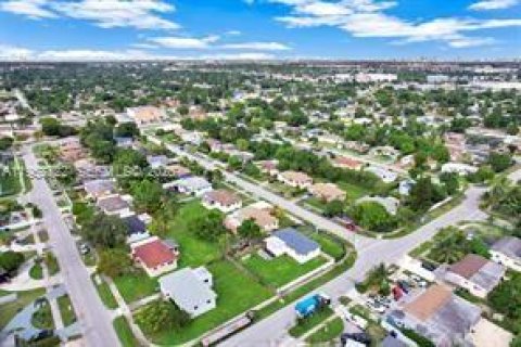 Casa en alquiler en Miami Gardens, Florida, 4 dormitorios, 135.54 m2 № 2009172 - foto 20