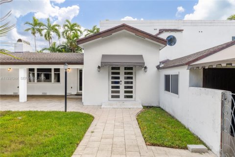 Casa en venta en Miami, Florida, 2 dormitorios, 250.19 m2 № 1992265 - foto 9
