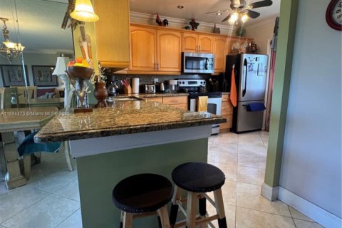 Condo in Hallandale Beach, Florida, 2 bedrooms  № 1947086 - photo 7