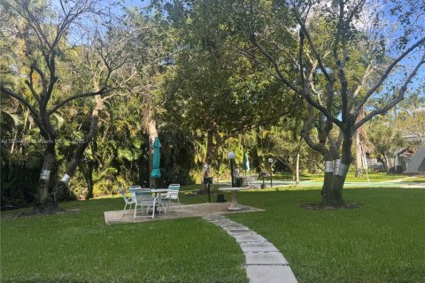 Condo in Hallandale Beach, Florida, 2 bedrooms  № 1947086 - photo 19