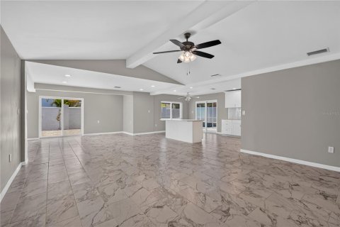 House in Palm Harbor, Florida 3 bedrooms, 213.58 sq.m. № 2238710 - photo 11