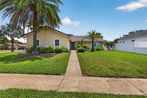 House in Palm Harbor, Florida 3 bedrooms, 213.58 sq.m. № 2238710 - photo 7