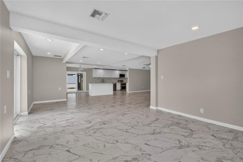 House in Palm Harbor, Florida 3 bedrooms, 213.58 sq.m. № 2238710 - photo 14