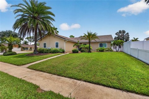 House in Palm Harbor, Florida 3 bedrooms, 213.58 sq.m. № 2238710 - photo 5
