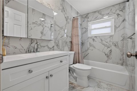 House in Palm Harbor, Florida 3 bedrooms, 213.58 sq.m. № 2238710 - photo 27