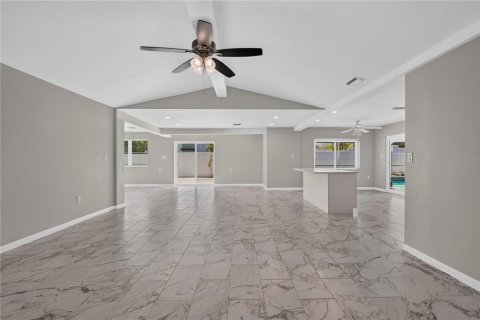House in Palm Harbor, Florida 3 bedrooms, 213.58 sq.m. № 2238710 - photo 10