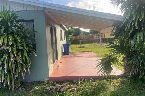 Villa ou maison à vendre à Fort Lauderdale, Floride: 3 chambres, 96.62 m2 № 1983098 - photo 2