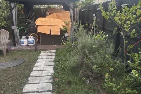 Casa en venta en Miami, Florida, 4 dormitorios, 181.72 m2 № 1730126 - foto 9