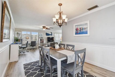 Condominio en venta en Gulfport, Florida, 2 dormitorios, 131.92 m2 № 1677534 - foto 14
