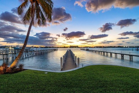 Casa en venta en Lantana, Florida, 5 dormitorios, 472.13 m2 № 1120004 - foto 1