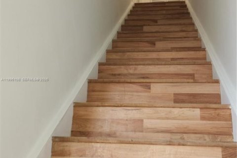 Condo in Pembroke Pines, Florida, 2 bedrooms  № 2059173 - photo 13