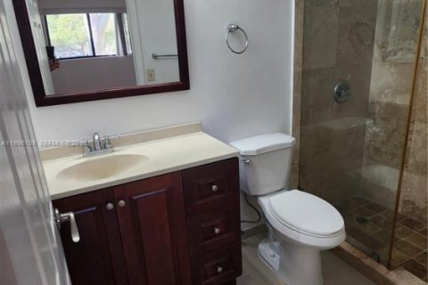 Condo in Pembroke Pines, Florida, 2 bedrooms  № 2059173 - photo 21